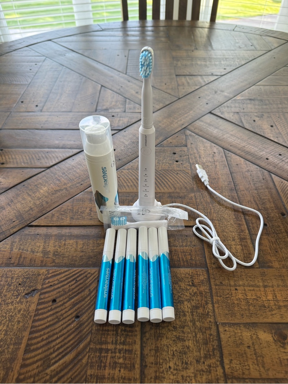 Smileactives Whitening gel, toothbrush, head & whitening pens